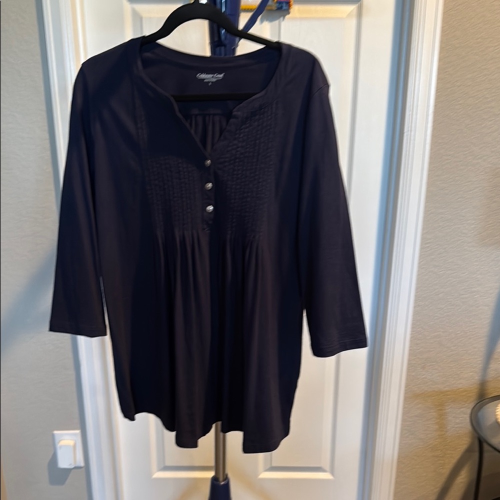 Coldwater Creek NWOT navy blue Relaxed Buttoned Blouse. Size Large